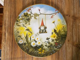 1976 Gnome Plate - Gnomes Four Seasons - " Little Swinger " By Rien Poortvilet