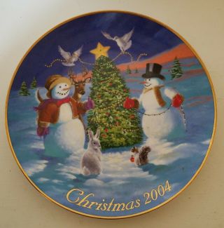 Avon Christmas Plate 2004 22k Gold Trim " Trimming The Tree With Friends " Snow