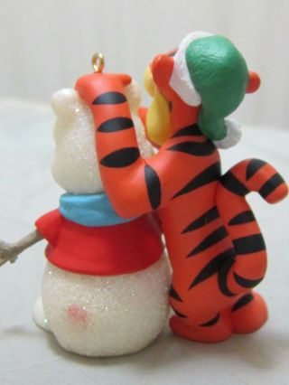 Hallmark Christmas Ornament 2001 A Familiar Face Tigger Winnie the Pooh Snowman 2