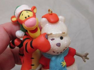 Hallmark Christmas Ornament 2001 A Familiar Face Tigger Winnie the Pooh Snowman 3