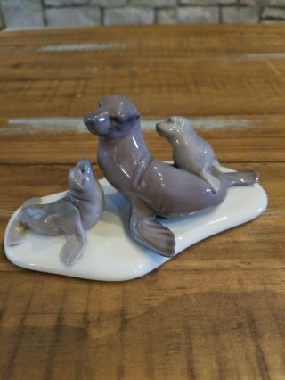 Lladro Porcelain Figurine 5318 Mini Seal Family w/Box 2
