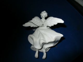Avon Porcelain Nativity 1985 Flying Angel 853723