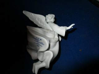 Avon Porcelain Nativity 1985 Flying Angel 853723 5