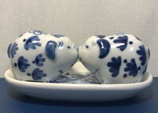 Pig Salt/pepper Set Vintage Blue/white Porcelain/ceramic Kissing Piglets 1970s