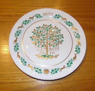 Spode China England 1977 The Eight Spode Christmas Plate Green And Gold
