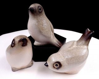 Howard Pierce Signed Art Pottery 3pc Gray & Brown Speckle 3.  5 " Sparrow Figurines