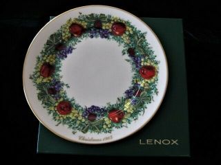 Lenox Christmas Wreath Collector Plate,  " 1983,  Maryland,  The Third Colony "