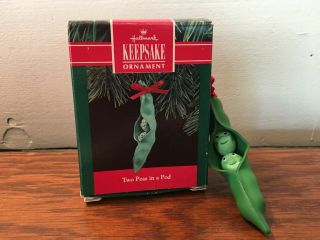 1990 Hallmark Keepsake Christmas Ornament Two Peas In A Pod