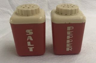 Vintage Lustro Ware White On Red Salt & Pepper Shakers 4 " Hard Plastic 1950’s