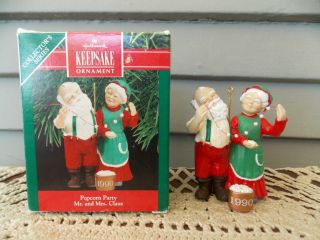 1990 Hallmark Keepsake Christmas Ornament Popcorn Party Mr.  & Mrs.  Santa Claus