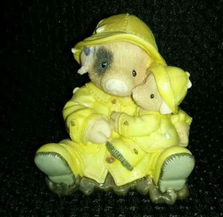 This Little Piggy Figurine Enesco 159638 " Showering You With Hugs " 1995 Gc