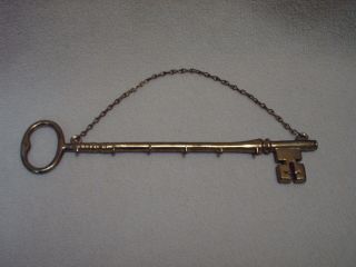 Vintage Wall Hanging Brass Skeleton Key Shaped Key Holder/hanger
