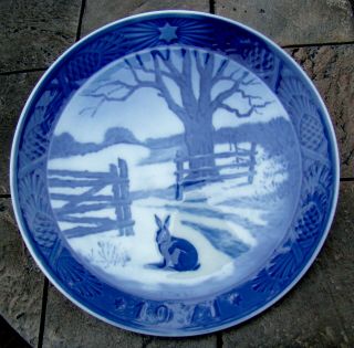 Royal Copenhagen Annual Christmas Plate,  Year 1971,  Hare In Winter