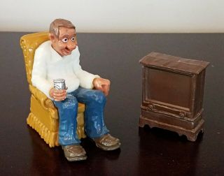 Wilton Plastic Cake Topper Of Old Man With Beer In Chair Watching Tv