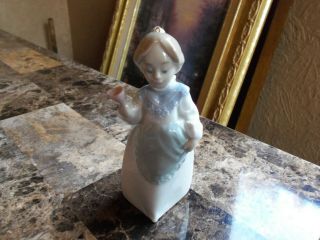 Lladro Ornament Figurine (girl Ringing A Bell) 05939 Made In Spain