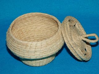 TINY INTRICATE WOVEN GRASS BASKET W/ LID 10 