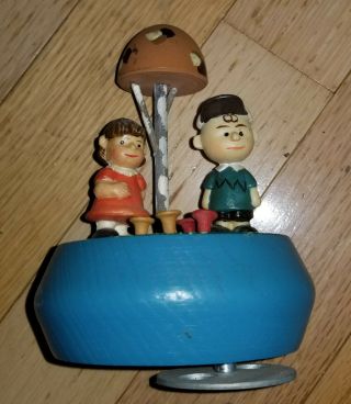 1972 Anri Music Box Charlie Brown And Lucy.  Plays " Rose Garden " Perfect Conditio