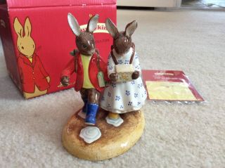 Royal Doulton Bunnykins Of The Year In 2013 Db498 Off To School –