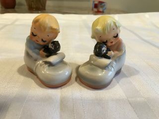 Vintage “a Quality” Product Japan Salt And Pepper Shaker Babies In Shoes