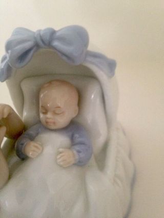 ANGEL at BABY ' S BASSINET - Porcelain Figurine - 2003 Roman Inc 4