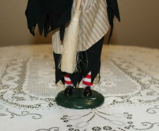 Byers Choice The Carolers 2003 Witch w/Broom 3