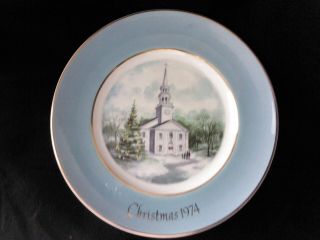 Vintage Avon Annual Christmas Plate (1974) " Country Church " Second Edition