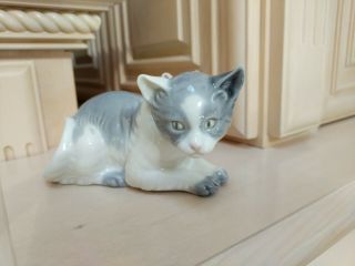 Vintage 1985 Lladro Cat Laying W/ Bow Figurine Nao Made In Spain Grey White