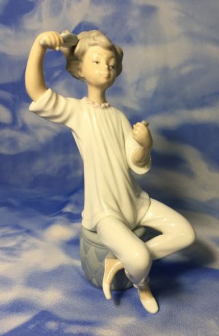 Cute Vintage Lladro " Girl With Brush " Glazed Porcelain Figurine 1081 Guc