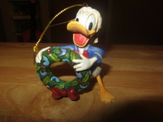 Walt Disney Donald Duck Jim Shore Holiday Wreath Ornament Statue Figurine