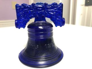 Liberty Bell Philadelphia Cobalt Blue Glass Vintage Figure Paperweight 1776 1976