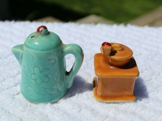 Vintage Go - With Coffee Kettle and Grinder Salt and Pepper Shakers 3