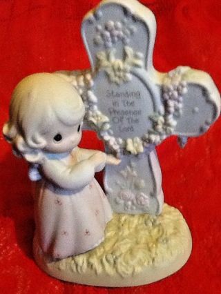 1996 Precious Moments Standing In The Presence Of Lord Girl,  Cross 7 - 3/4 " H Euc