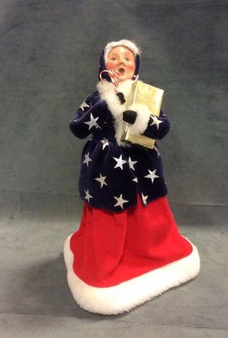 Byers Choice Ltd.  2003 The Carolers Woman With Gift Stars 13” Tall Figure Doll