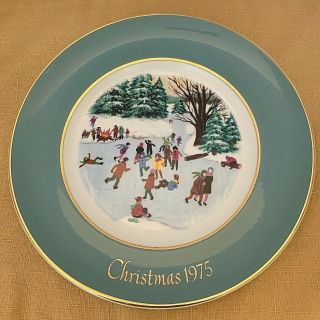 Avon 1975 Christmas Plate Skaters On The Pond 4th Edition Enoch Wedgewood