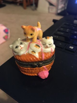 Vintage Ceramic Mini Trinket Box: 3 Kitty Cats In The Knitting,  Yarn Ball 2 - 1/2 "