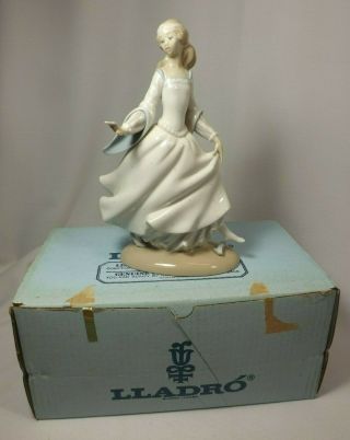 Lladro 4828 Cinderella Lost Slipper Figurine Orig.  Box (broken Finger)