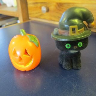 Hallmark Merry Miniature Flocked Halloween Black Cat Witch Jackolantern Pumpkin