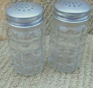 Vintage Anchor Hocking Clear Glass Silver Metal Top Salt And Pepper Shakers