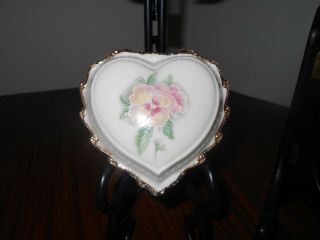 Heritage House " Love Me Tender " Porcelain Heart Music Box Trinket Jewelry Box