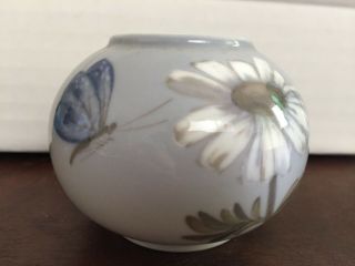 Royal Copenhagen 2688 Floral Bowl Daisy Butterfly Blue Gray White No Faults