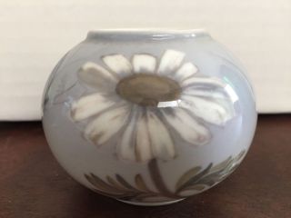 Royal Copenhagen 2688 Floral Bowl Daisy Butterfly Blue Gray White No Faults 5