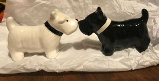 Scottish Terrier Dogs Black and White Salt and Pepper Shakers (Kissing Magnet) 2