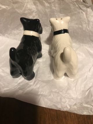 Scottish Terrier Dogs Black and White Salt and Pepper Shakers (Kissing Magnet) 3