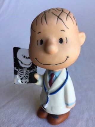 Hallmark Peanuts Gallery Linus M.  D.  Xray Radiologist Porcelain Figurine
