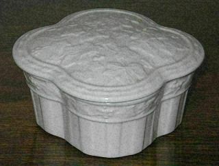 Wonderful Wedgwood Classic Garden Porcelain Trinket Box -