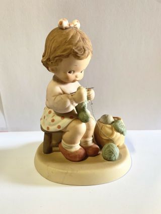 Enesco Memories Of Yesterday " Knitting You A Warm And Cozy Winter " Figure 522414