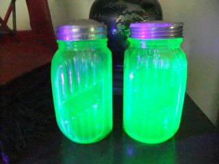Vntg Vaseline/uranium Green Glass Depression Salt & Pepper Shakers