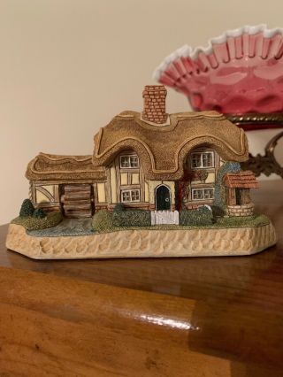 David Winter Cottages Fair Well Cottage 2002 W Box And (signed)