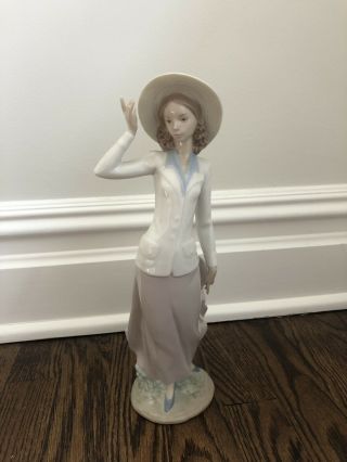 Lladro Figurine 5682 Breezy Afternoon Lady With Hat