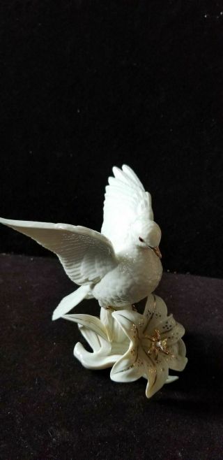 Lenox White Classic Dove & Lilly Flower Figurine With Gold Trim 5 1/2 "